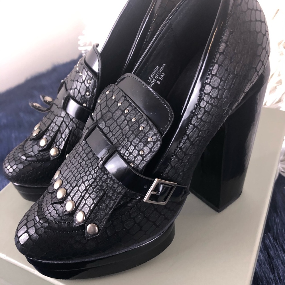NIB Croc print studded leather platform